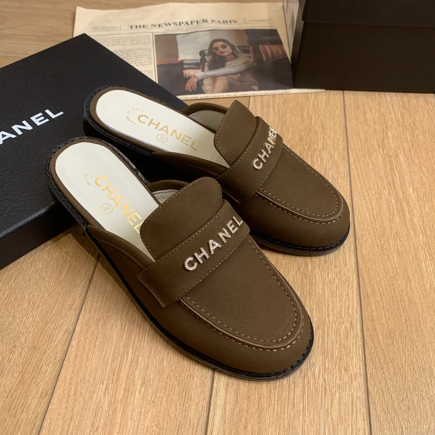 👟👟Ex-factory price 600👟👟 🍀2025 spring and summer new Chanel Chanel small diamond buckle monogram Loaf lazy half-slippers, which can be worn all year round. No matter when you wear them, they are very high-end and durable. You can attract attention when shopping on the street! Easily travel between commuting and leisure occasions, becoming a carefree fashionable and elegant woman ~ Upper: cowhide/butter Lining: lambskin Sole: Italian genuine leather outsole Size: 35-39 (40/41 customized, non-refundable and non-exchangeable